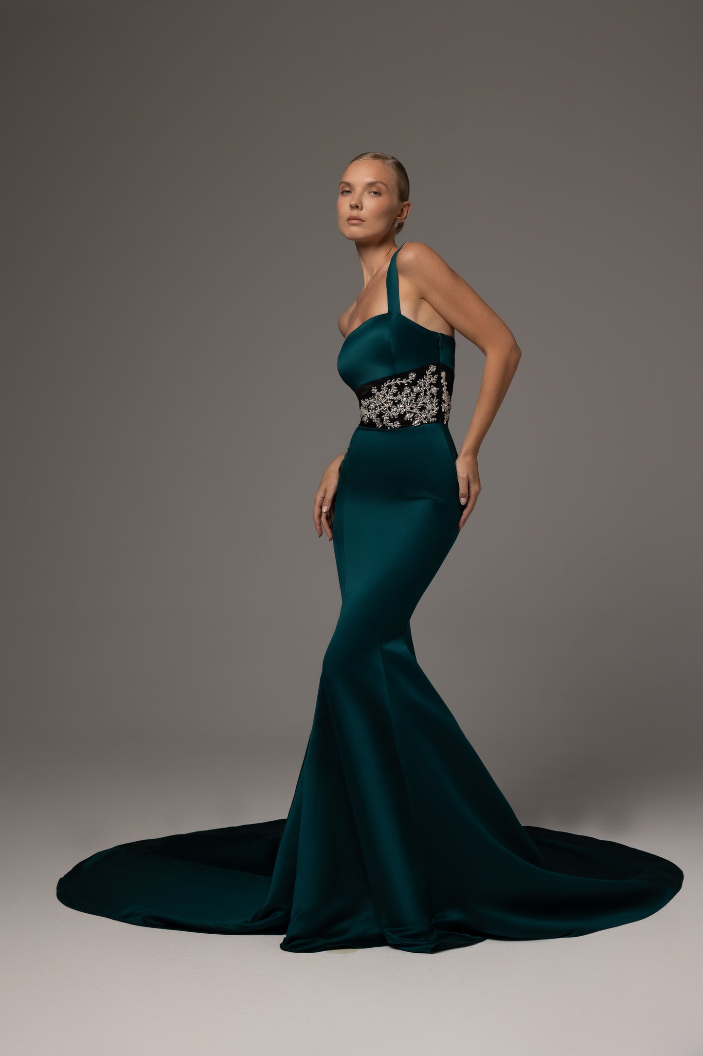 One-shoulder mermaid train gown